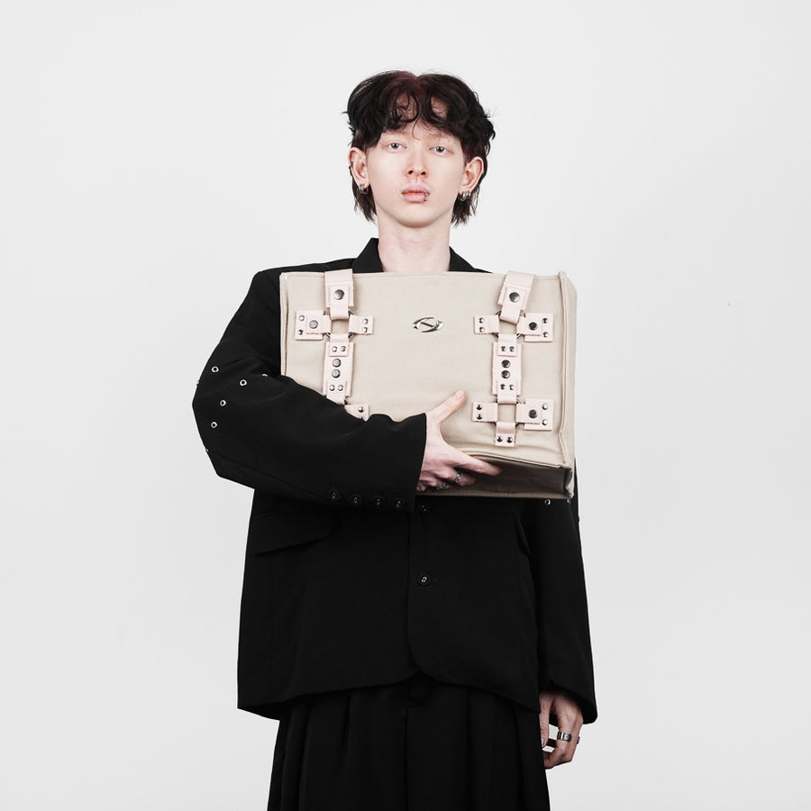 HIERARCHY STUDIOS ENE - Cream Metal Plate Stud Tote Bag