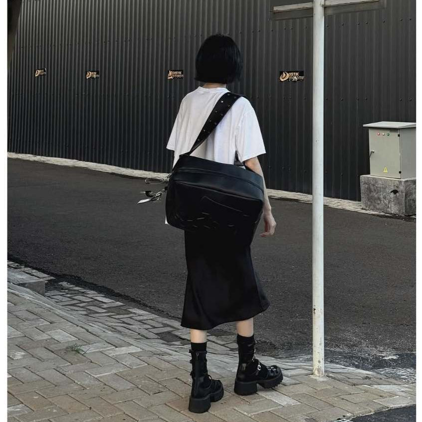 HIERARCHY STUDIOS Unsolved - Black Evidence Leather Slingbag