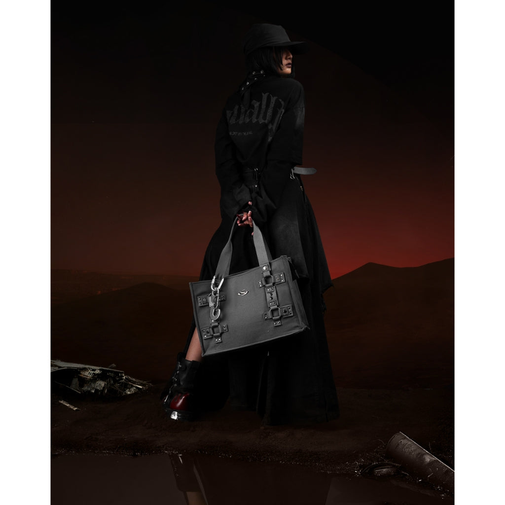 HIERARCHY STUDIOS ENE - Grey Metal Plate Stud Tote Bag